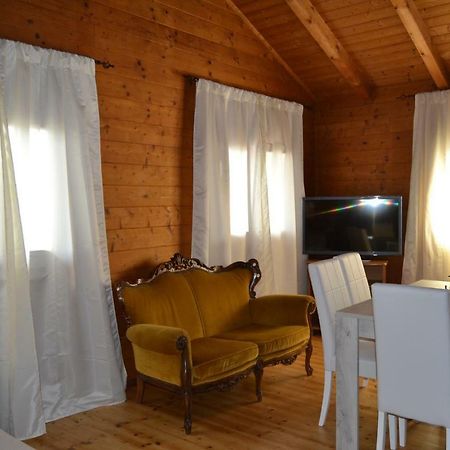 Chalet L Oasi Di Ambra 8 Posti Letto Con Uso Piscina 阿尔代亚 外观 照片