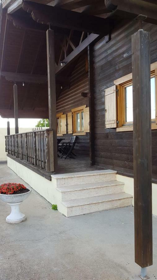 Chalet L Oasi Di Ambra 8 Posti Letto Con Uso Piscina 阿尔代亚 外观 照片