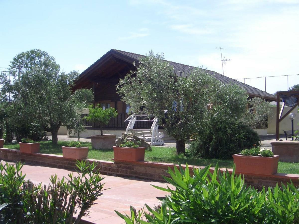 Chalet L Oasi Di Ambra 8 Posti Letto Con Uso Piscina 阿尔代亚 外观 照片
