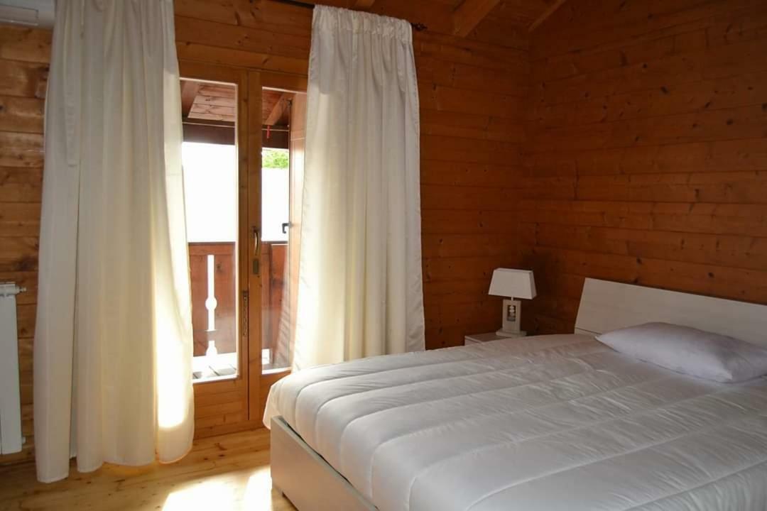Chalet L Oasi Di Ambra 8 Posti Letto Con Uso Piscina 阿尔代亚 外观 照片